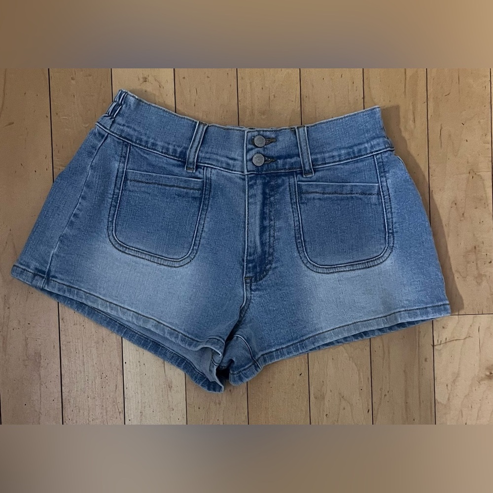 Elastic waisted denim shorts